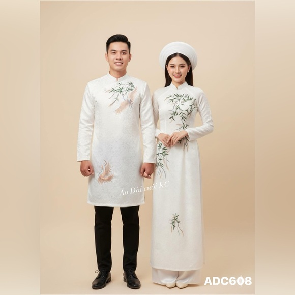 Elegant White Embroidered Traditional Aodai
